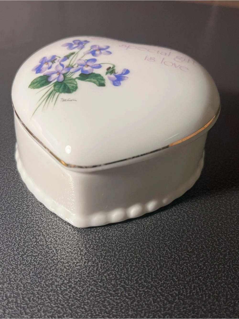 1980’s Designers Collection Grandmother Trinket Keepsake Heart Box w/ Lid